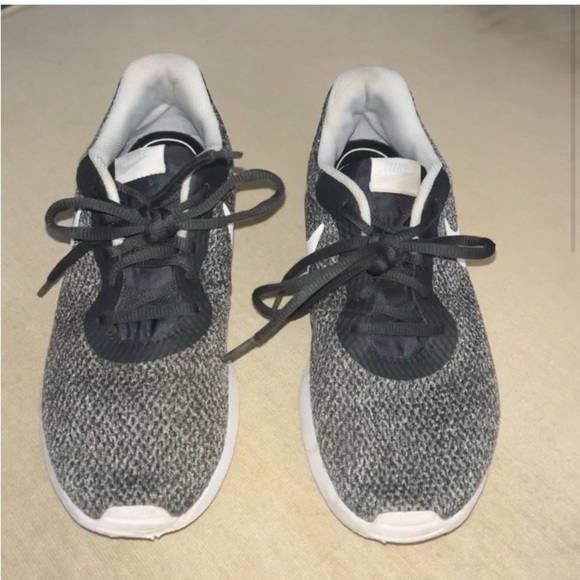 Nike Tanjun Womens 9.5 Size Sneakers - Picture 2 of 7